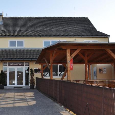 Sport Hotel Ostrov Trenčín Dış mekan fotoğraf