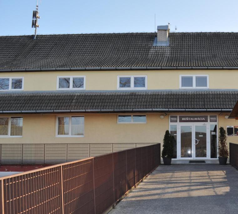 Sport Hotel Ostrov Trenčín Dış mekan fotoğraf